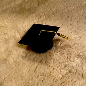 GRADUATION DECORATION / BLACK CAP WITH GOLDEN TASSEL